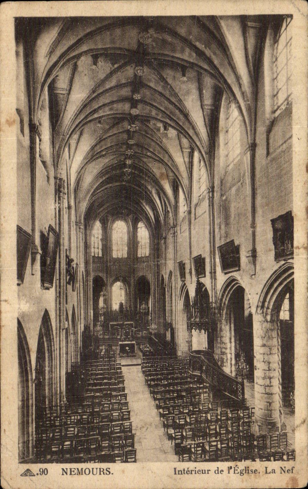 CPA Nemours Interieur de l eglise La nef