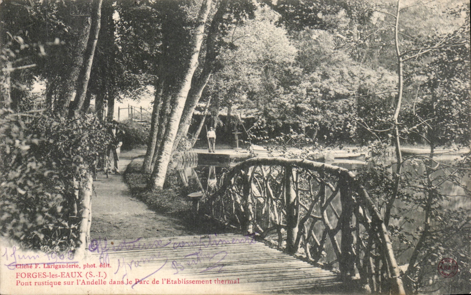 CPA Forges les Eaux Pont rustique sur l Andelle dans le parc de l etablissement thermal