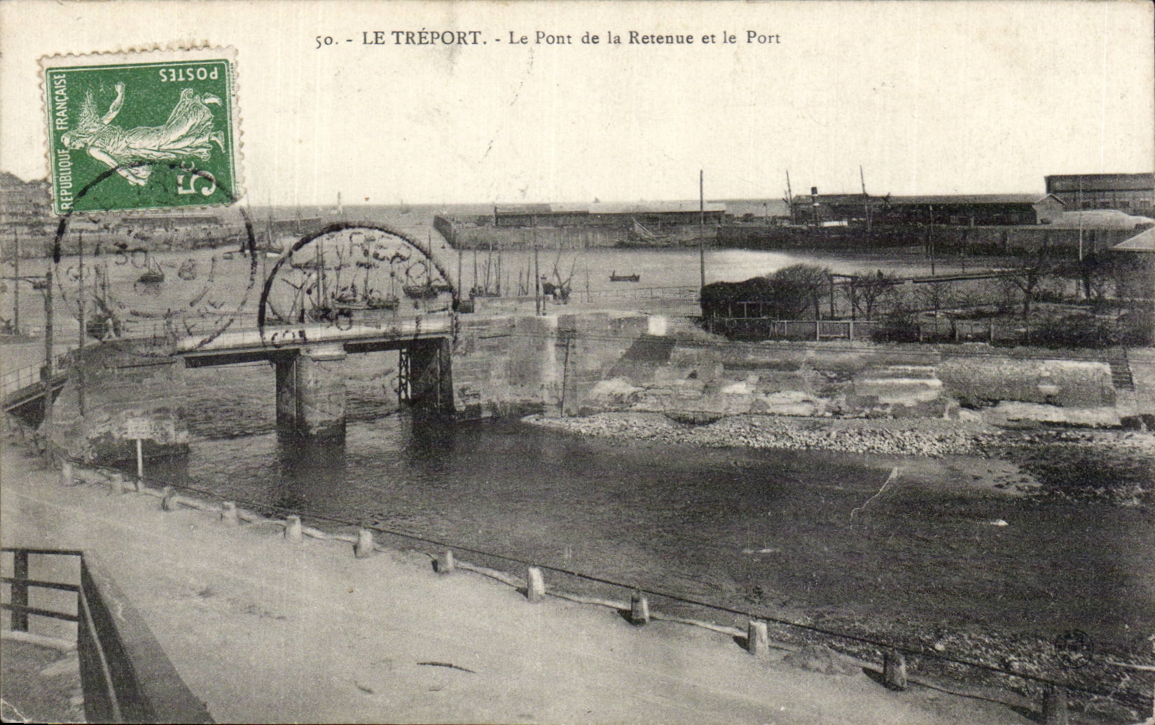 CPA Le Treport Le pont de la retenue et le port