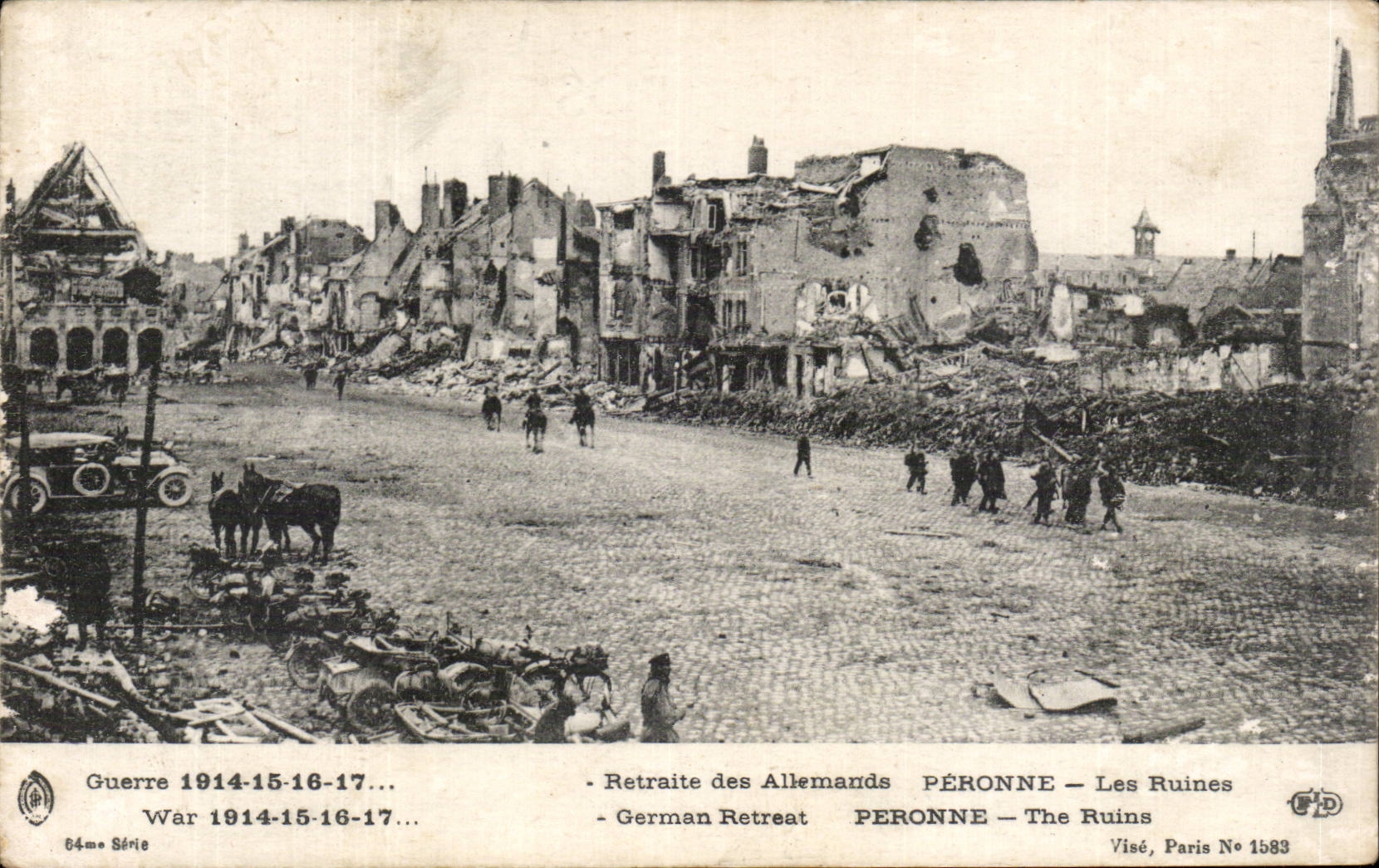 CPA Militaria Retraite des allemands Peronne Les ruines 