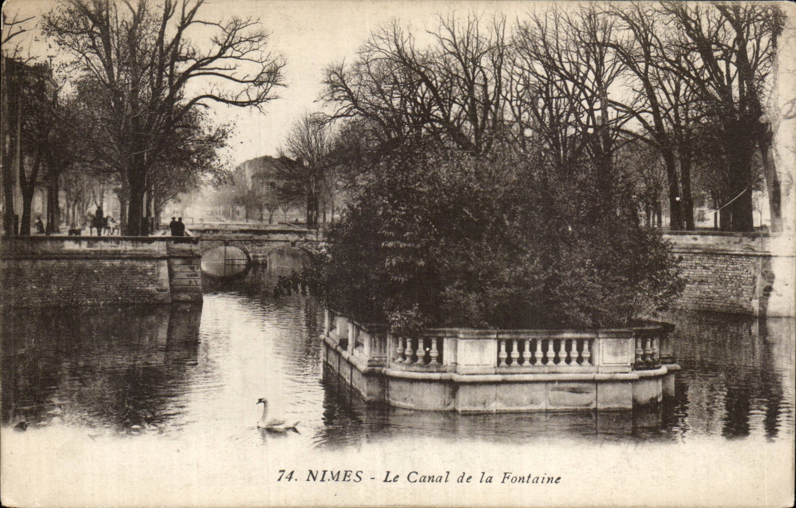 Nîmes - Le Canal de la Fontaine — éditeur inconnu, n° 74