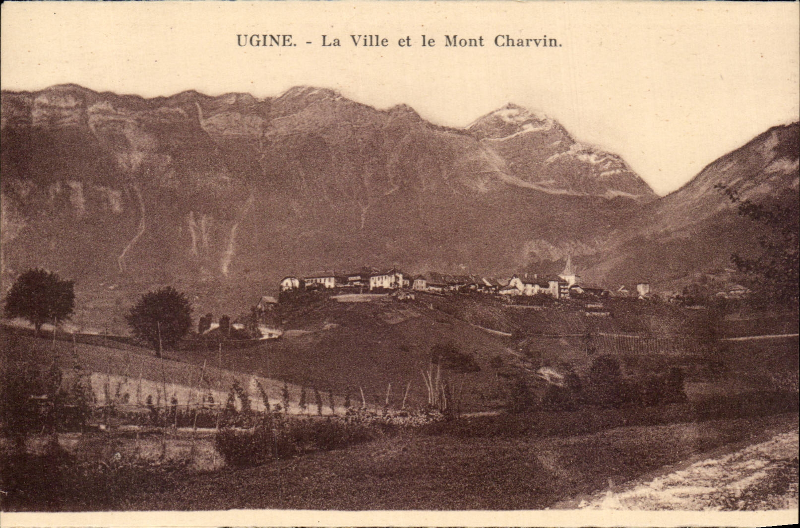 CPA Ugine La ville et le Mont Charvin 