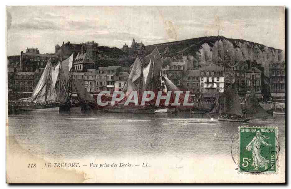 Le Treport - Vue prise des Docks Bateaux - CPA 