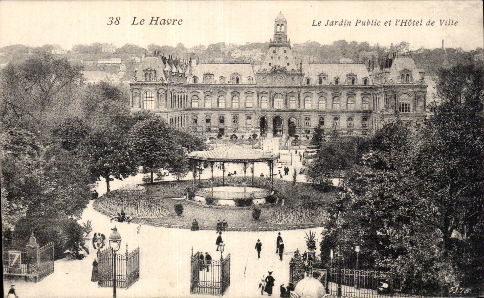 Le Havre - Le Jardin Public - L Hotel de Ville - CPA 