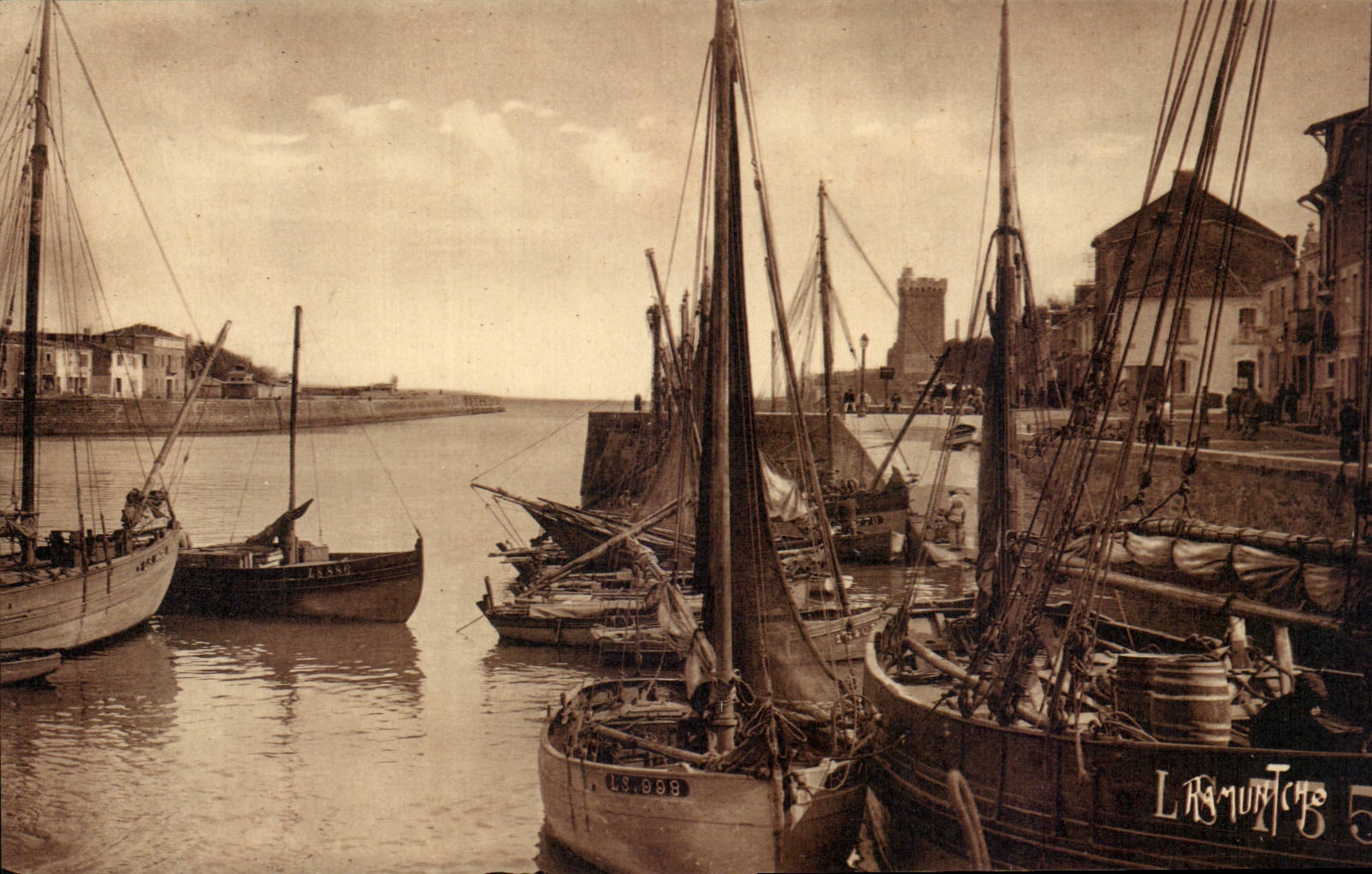 Les Sables d Olonne - Le Chenal de la Chaume et la Tour d Arundel - CPA