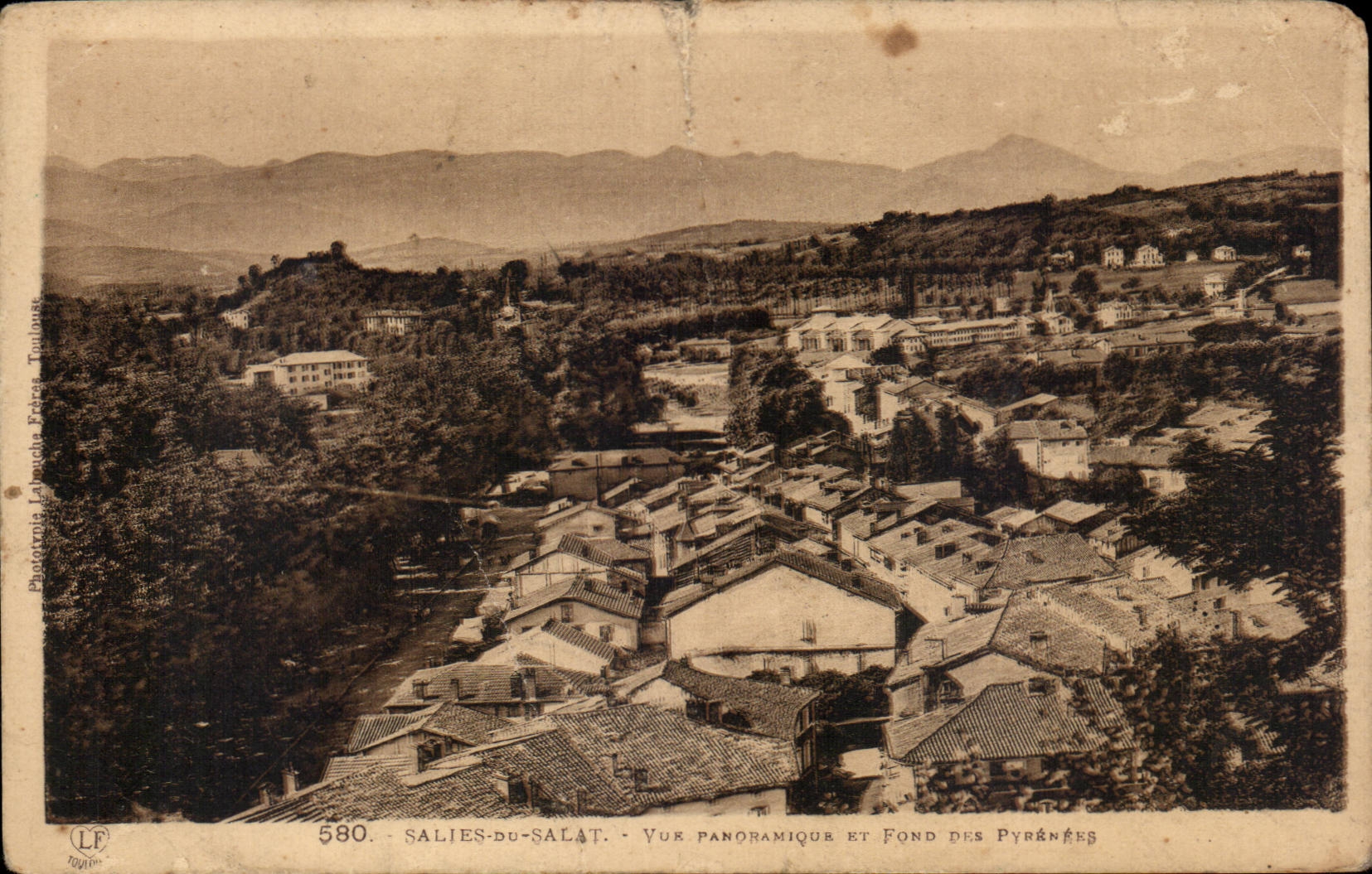 Salies-du-Salat — Vue panoramique et fond des Pyrénées — Phototypie Latham & Frères, Toulouse, n° 580
