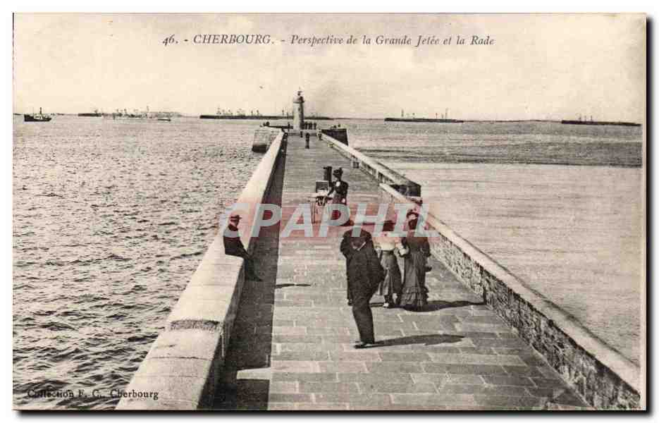 CPA Cherbourg Perspective de la grande jetee et la rade Phare Lighthouse
