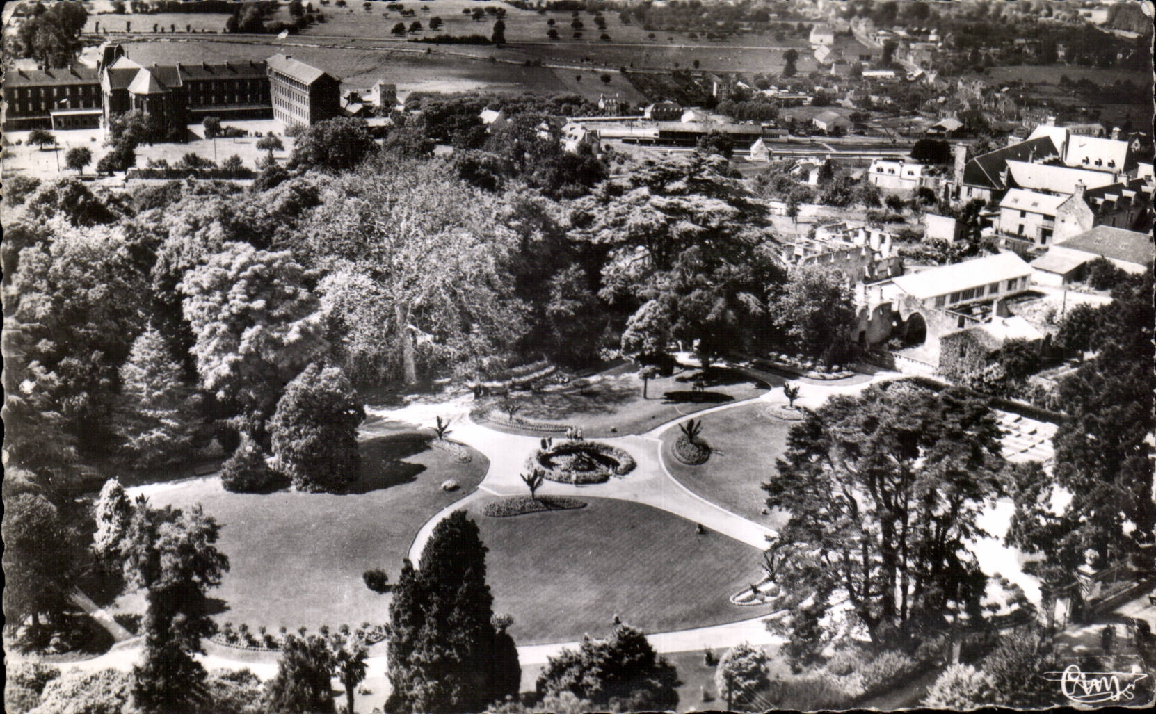 CPSM Avranches Le jardin public Vue aerienne 