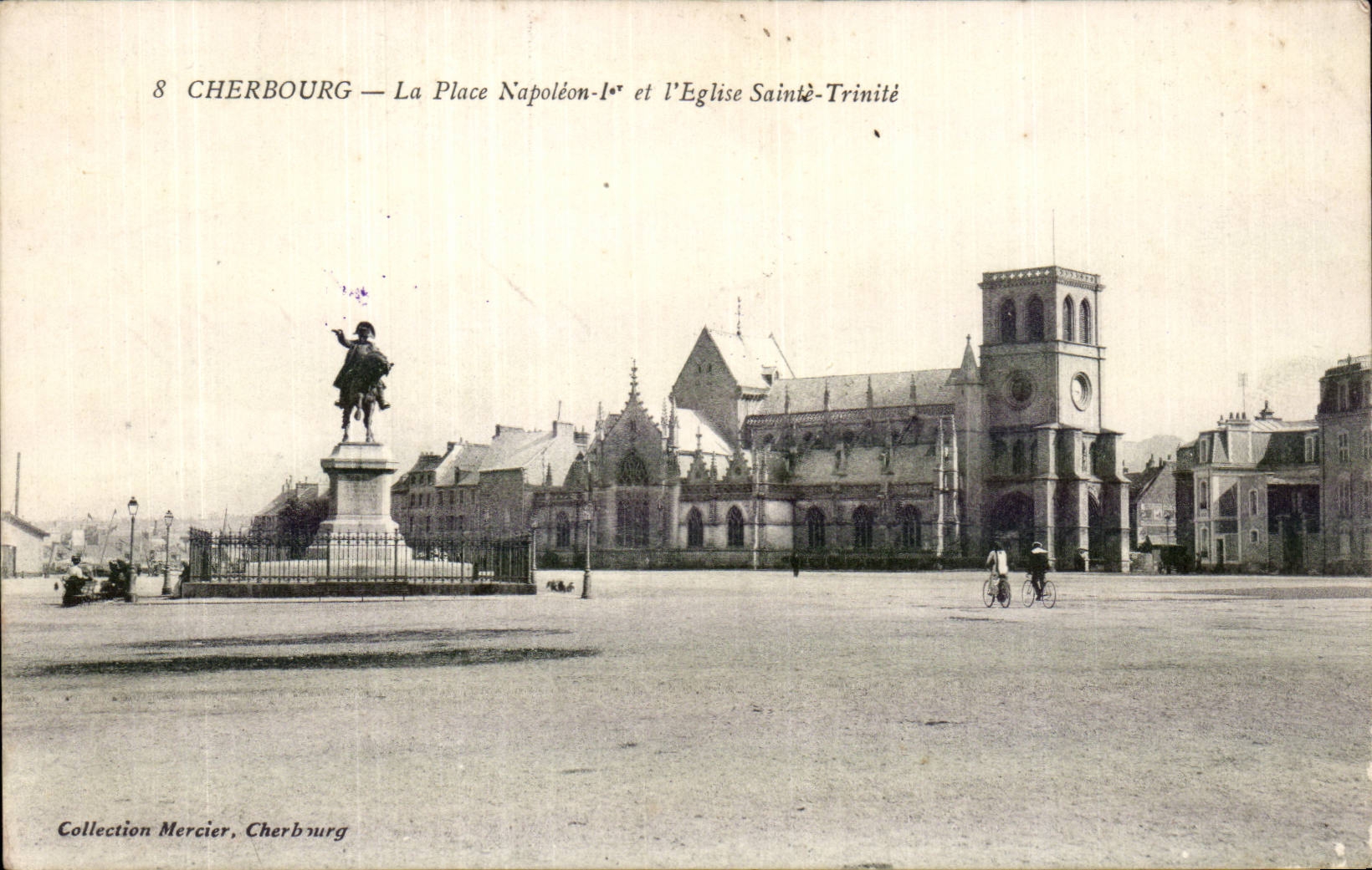 Cherbourg - La Place Napoleon Ier et l Eglise Sainte Trinite - CPA 