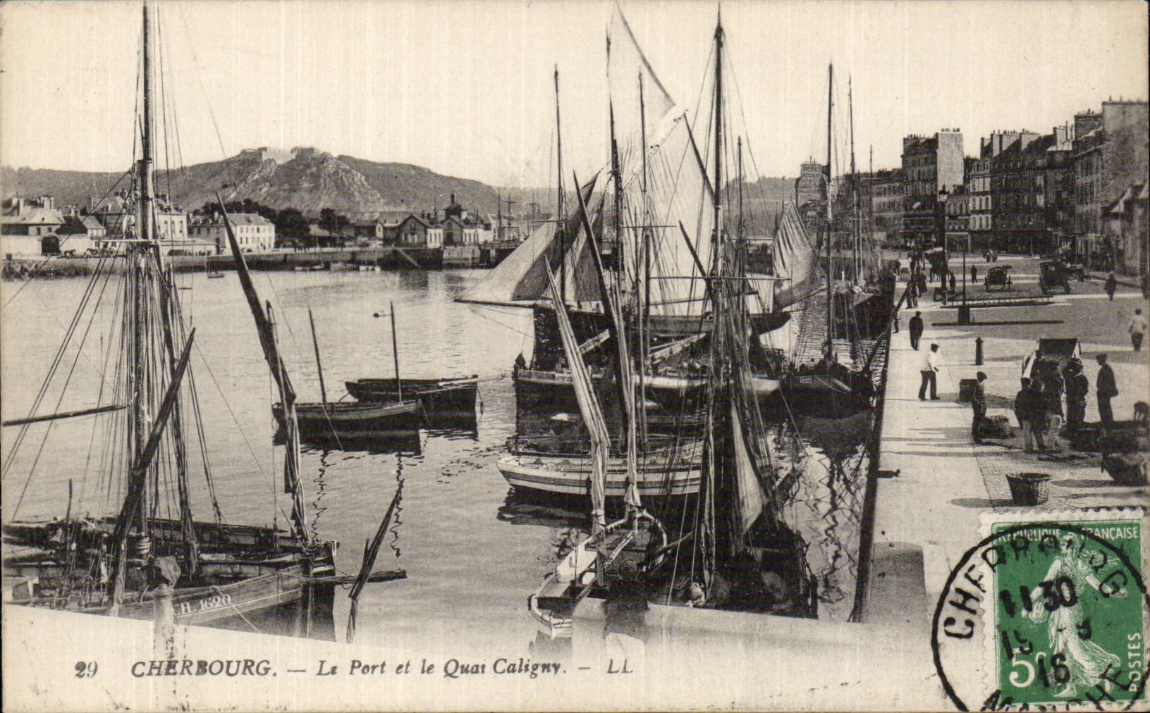 Cherbourg — Le Port et le Quai Caligny — LL