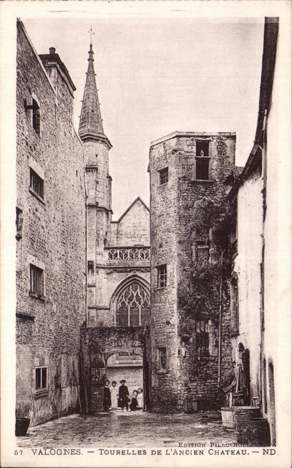 Valognes — Tourelles de l'Ancien Château — Édition Pillo-Rouelle, ND