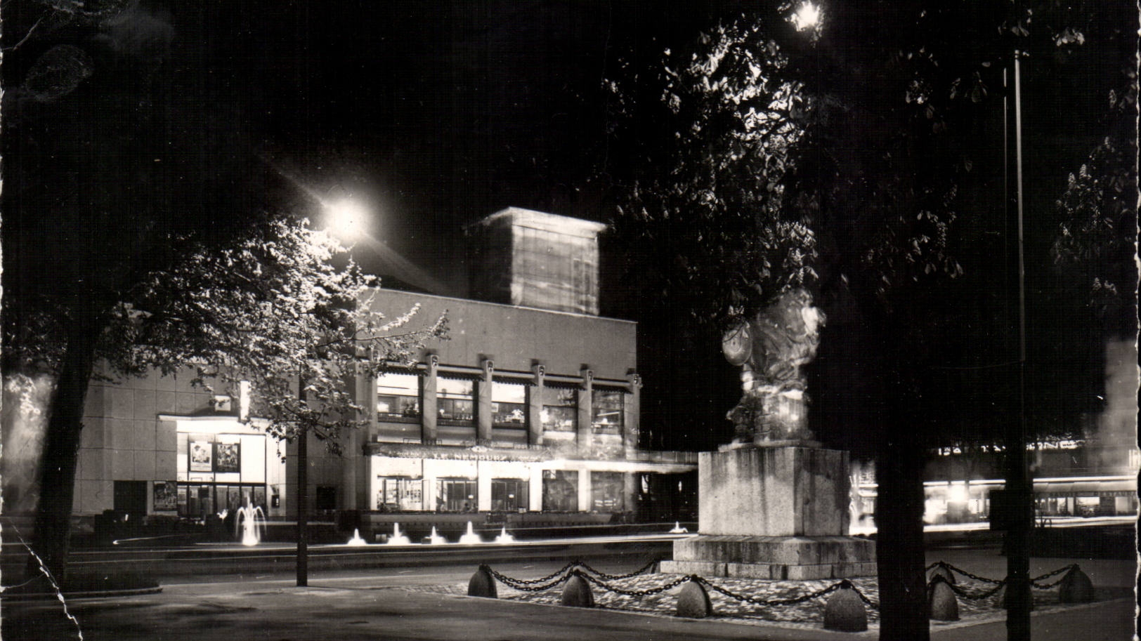 Anneyce — Le Casino la Nuit — Éditions du Globe, n°135