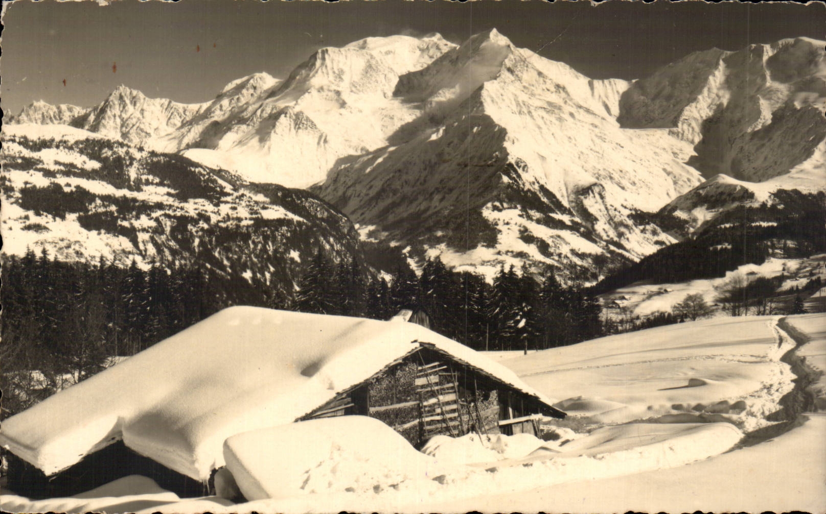 Mont Blanc — vue hivernale avec cabane enneigée — Photo Fyker & Cie, St-Étienne-les-Bains