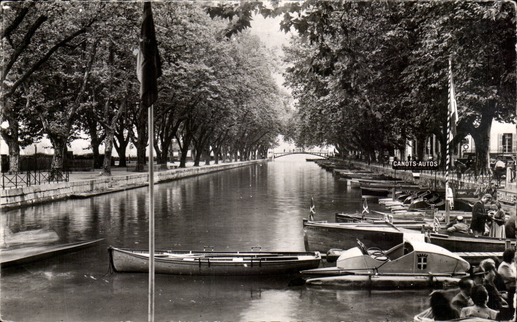 Annecy — Le Canal et le Pont des Amours — Les Éditions de l'Économie (Ribeire)