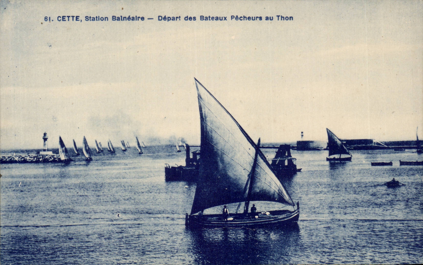 CPA Sette Station balneaire Depart des bateaux pecheurs au thon 