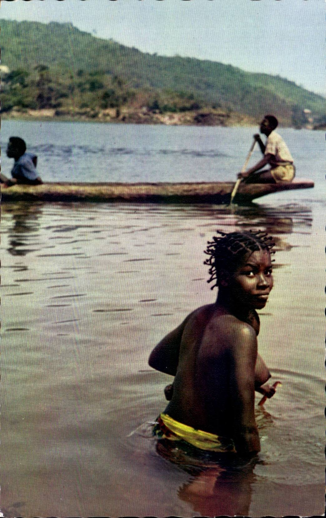 Jeune fille au bain — Afrique en Couleurs, série 3237 — éditeur Méxichrome