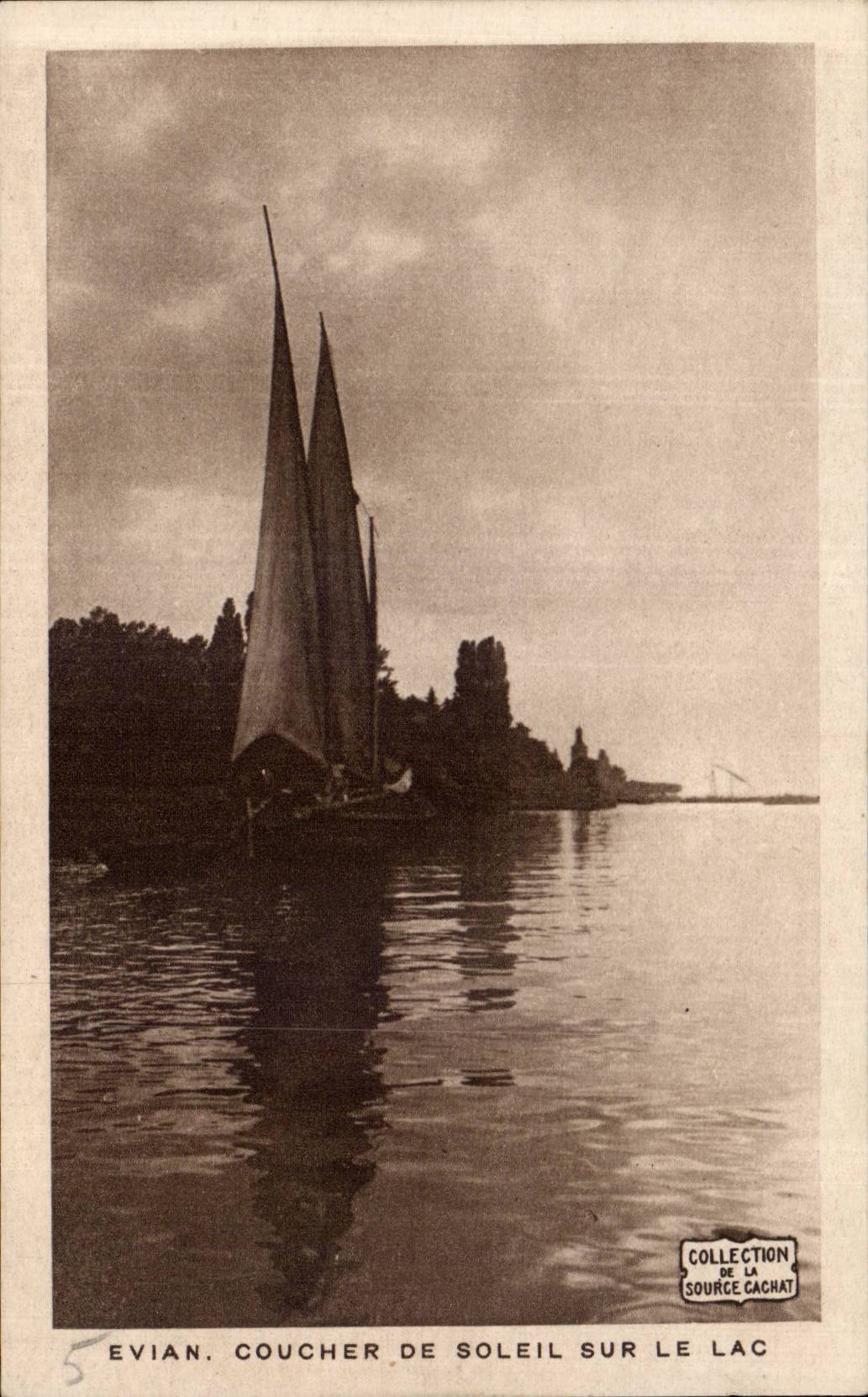 Evian. Coucher de soleil sur le lac — vue d'un voilier à voiles hissées — Collection de la Source Cachat