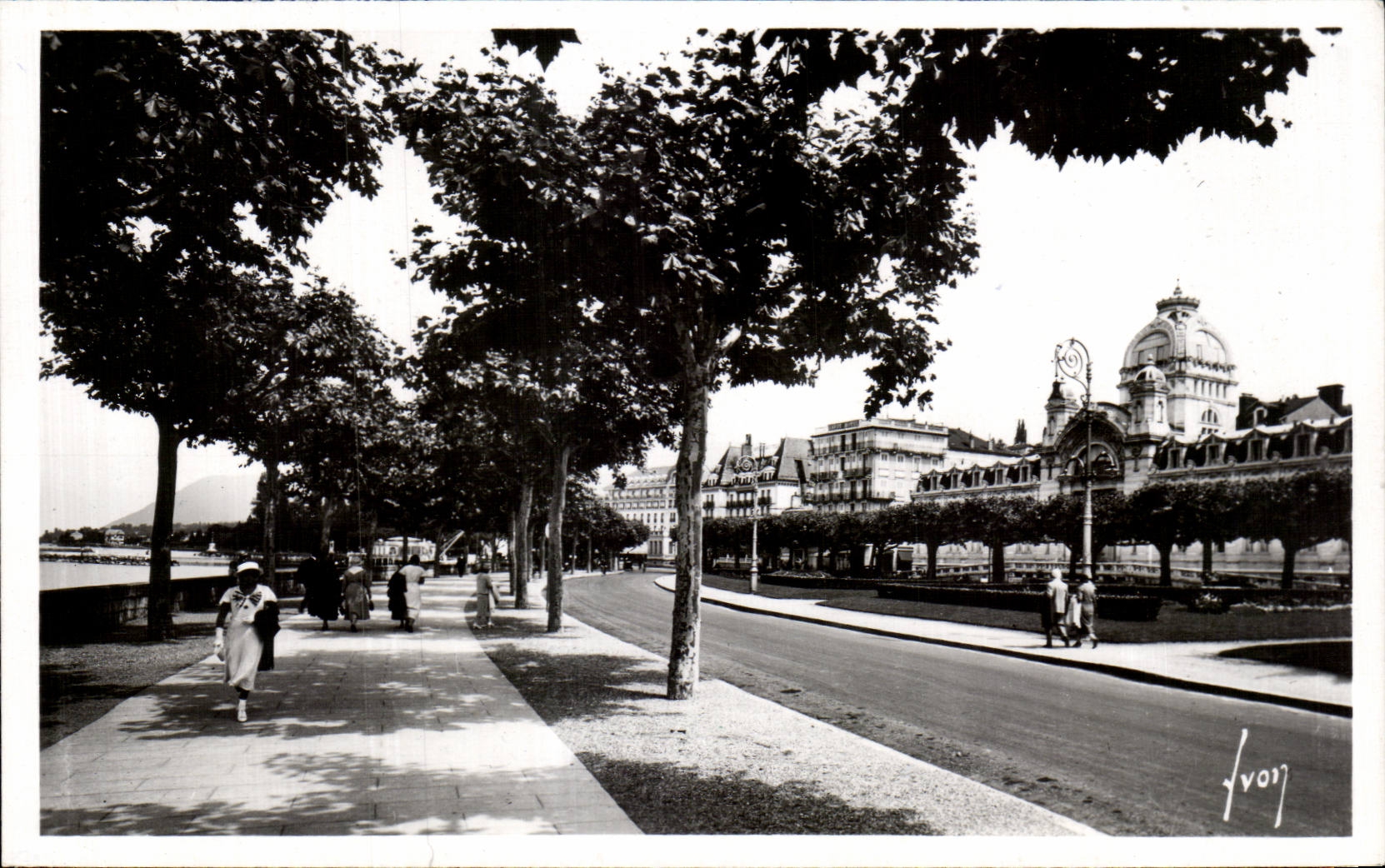 Evian les Bains - Les Quais et l avenue du Baron de Blonay - CPA