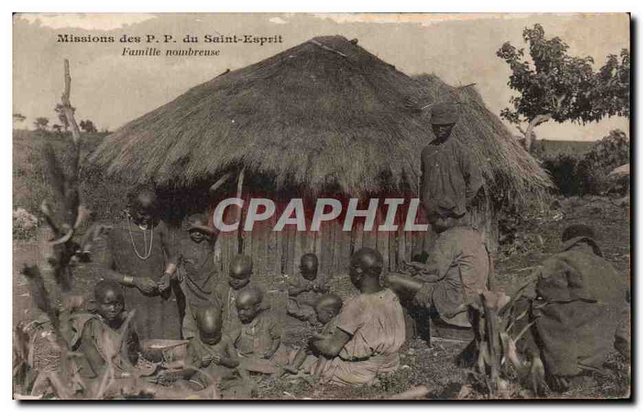 CPA Missions des PP du Saint Esprit Famille nombreuse 