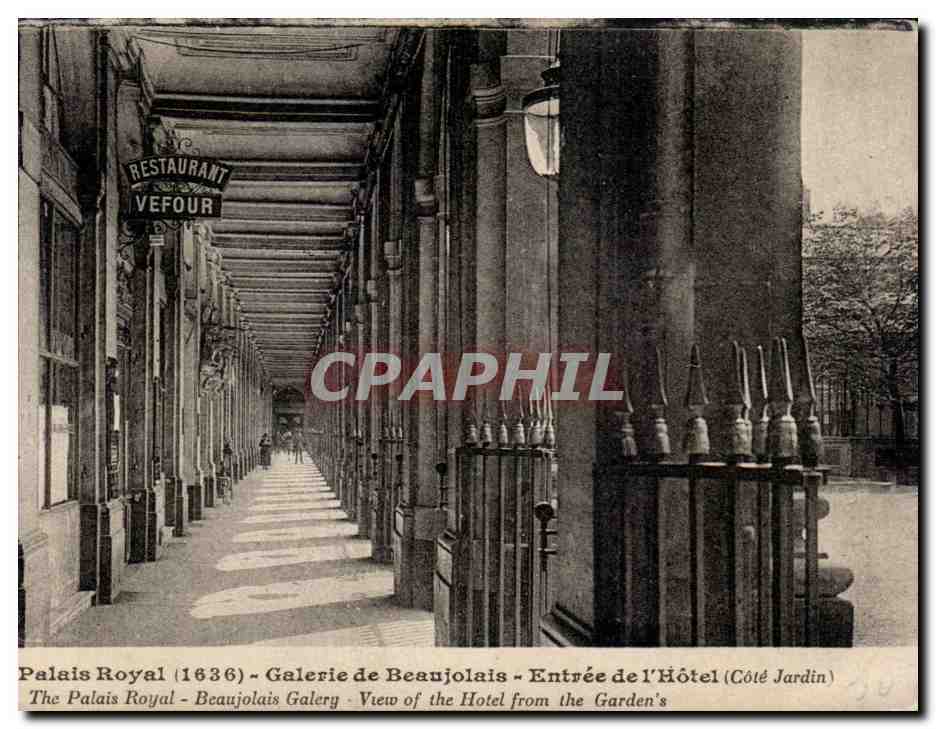 CPA Paris Palais royal Galeries de Beaujolais Entree de l hotel Restaurant Vefour