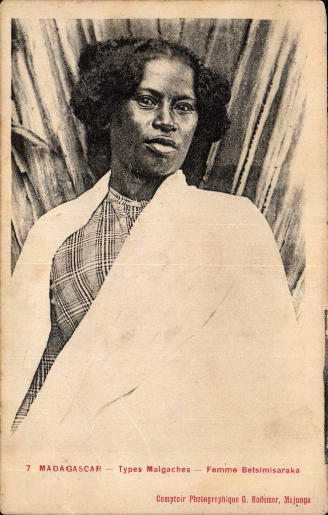 CPA Madagascar Malagasy Types malgaches Femme Betsimisaraka