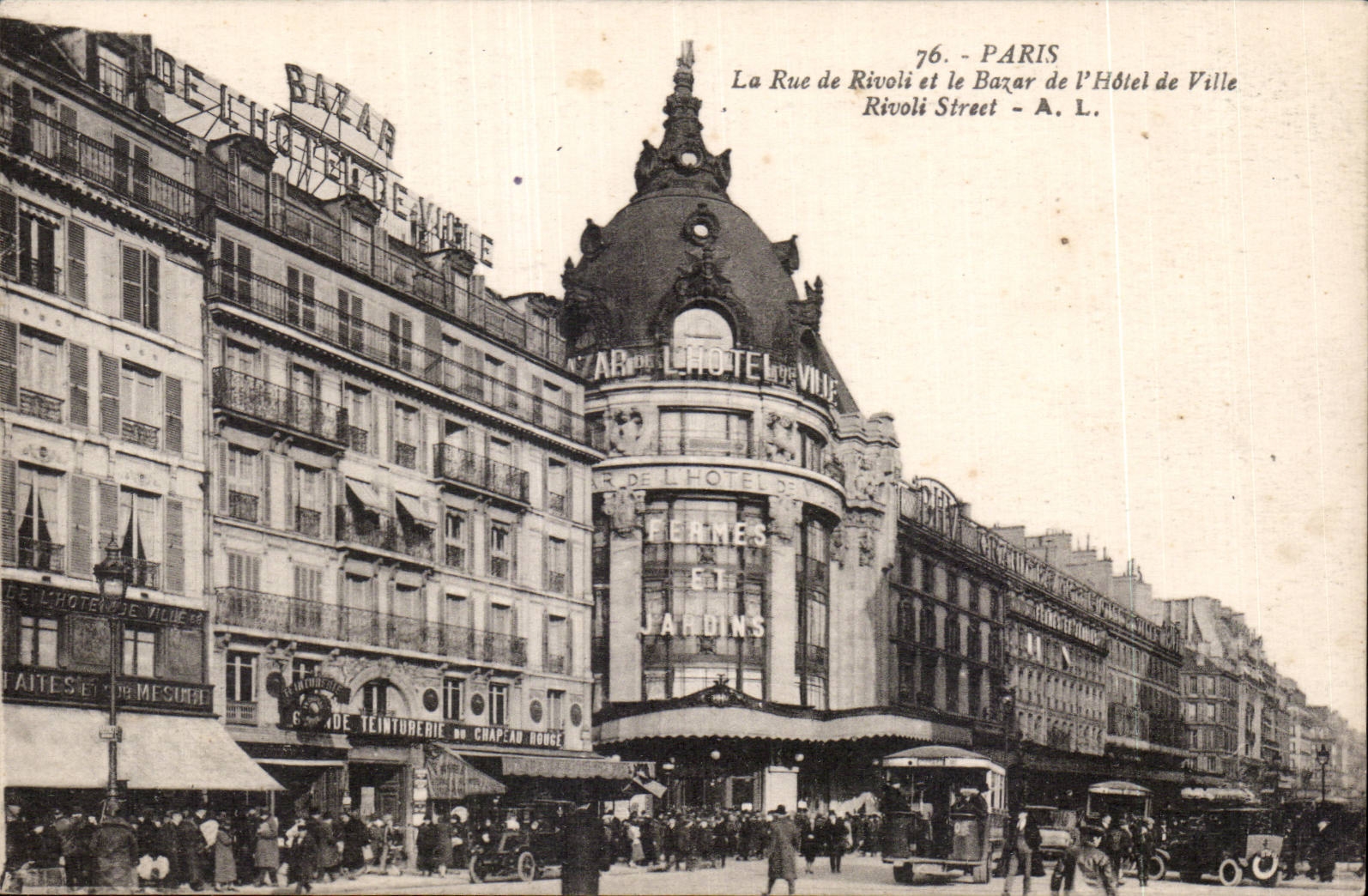 CPA Paris Rue de Rivoli et le bazar de l hotel de ville BHV