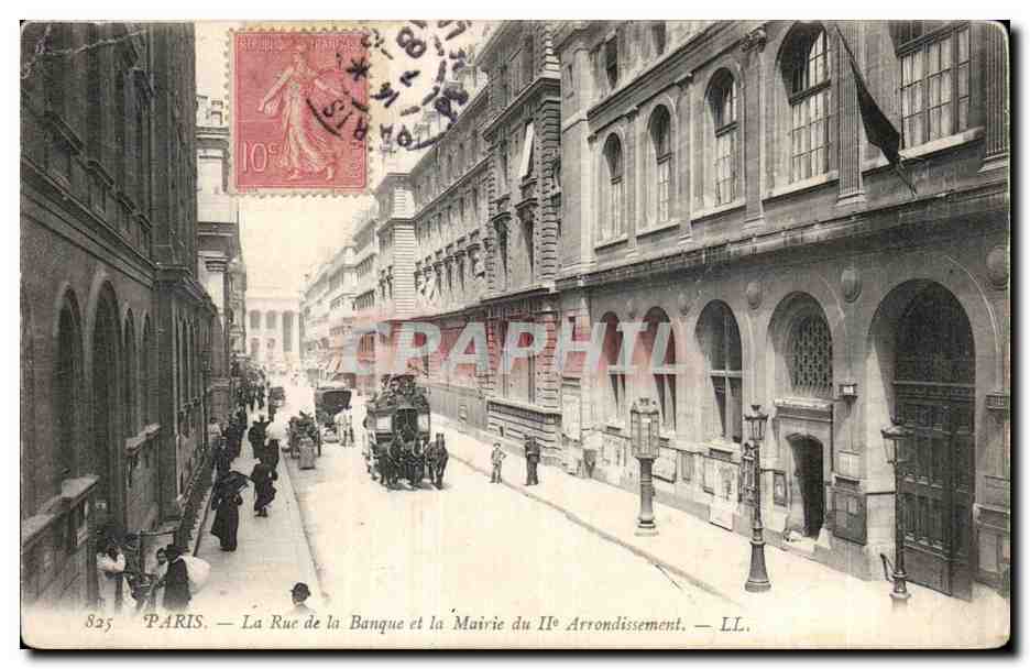 CPA Paris La rue de la banque et la mairie du 2eme