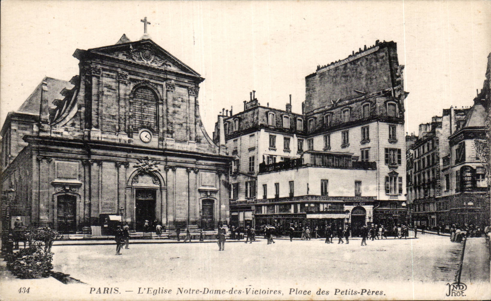 CPA Paris Eglise Notre Dame des Victoires place des Petits peres