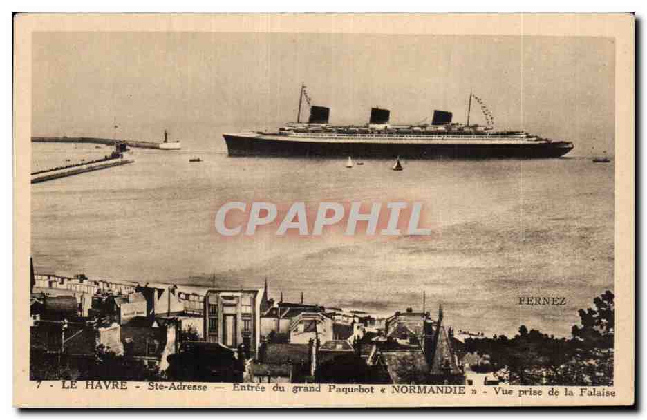 Le Havre - Ste-Adresse — Entrée du grand Paquebot « NORMANDIE » — Vue prise de la Falaise — Fernez