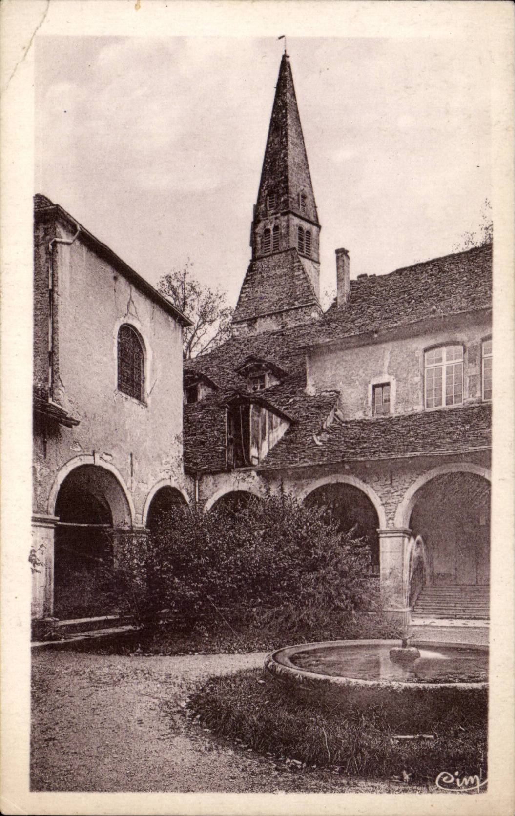 CPA Cremieu Mairie Ancien couvent des Augustins