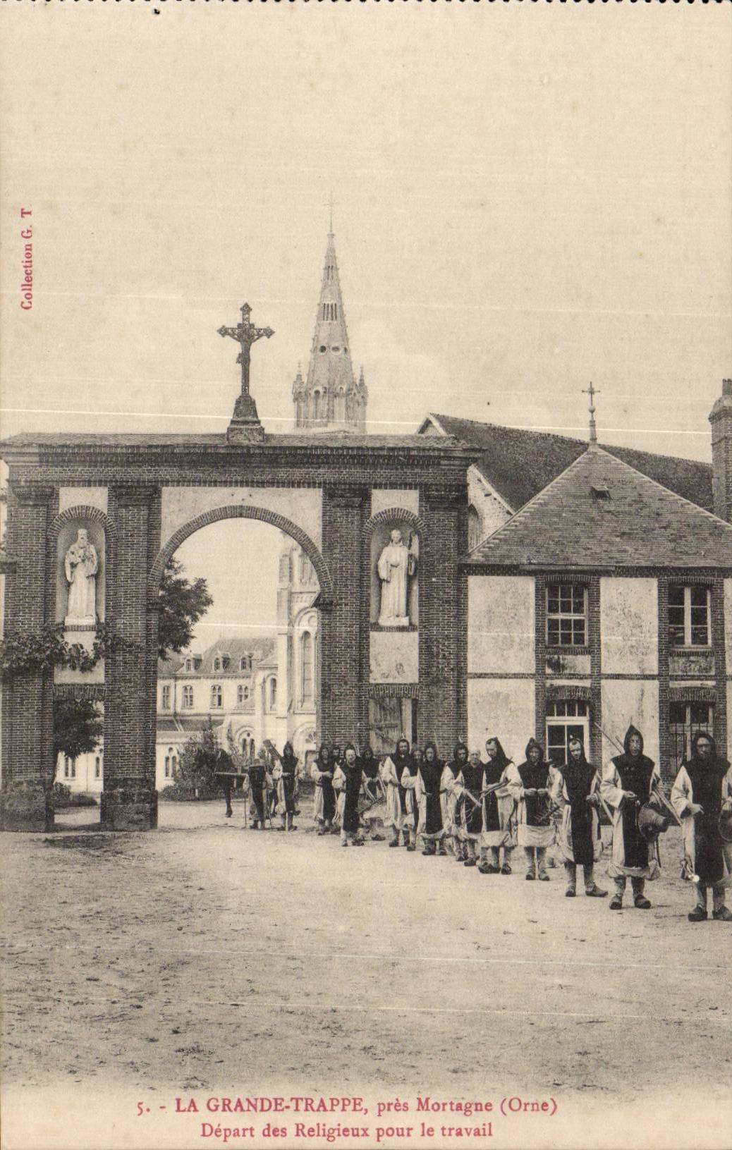 La Grande-Trappe, près Mortagne (Orne) — Départ des Religieux pour le travail — Collection G. T.