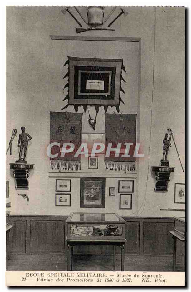 Saint Cyr - Ecole Speciale Militaire - Vitrine des Promotions de 1880 - CPA 