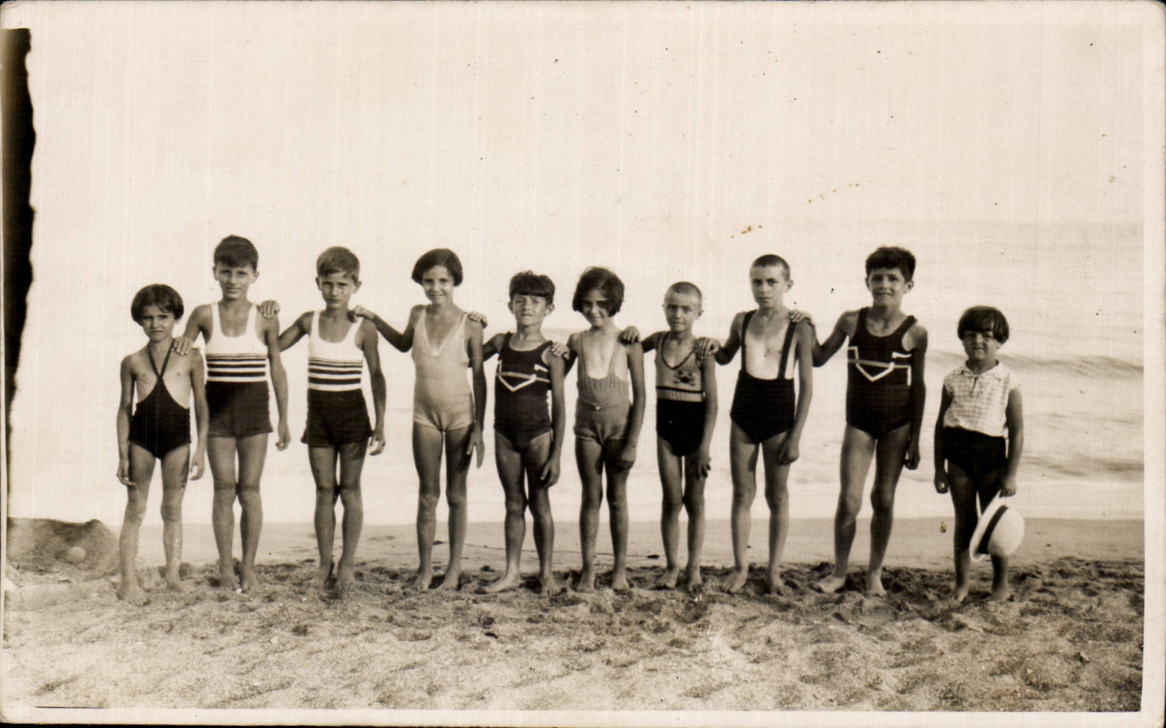 CARTE PHOTO Enfants a la plage 
