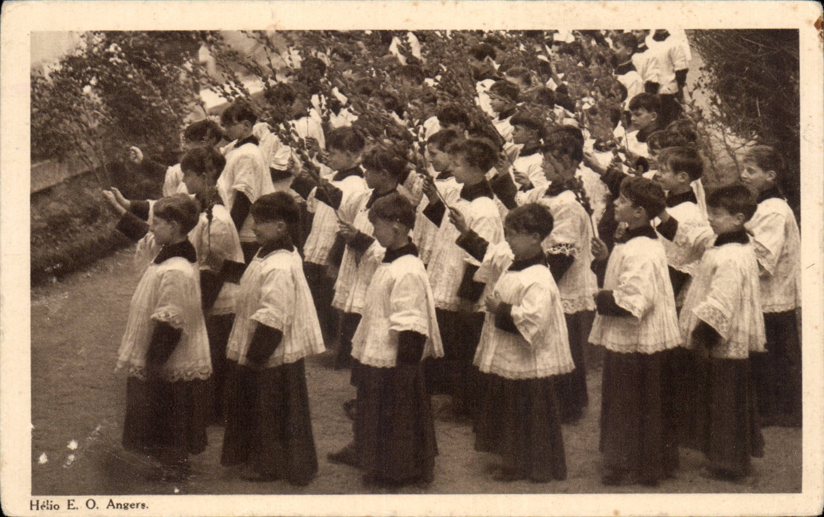 CPA Angers Congres eucharistique national 1933 L offrande des genets