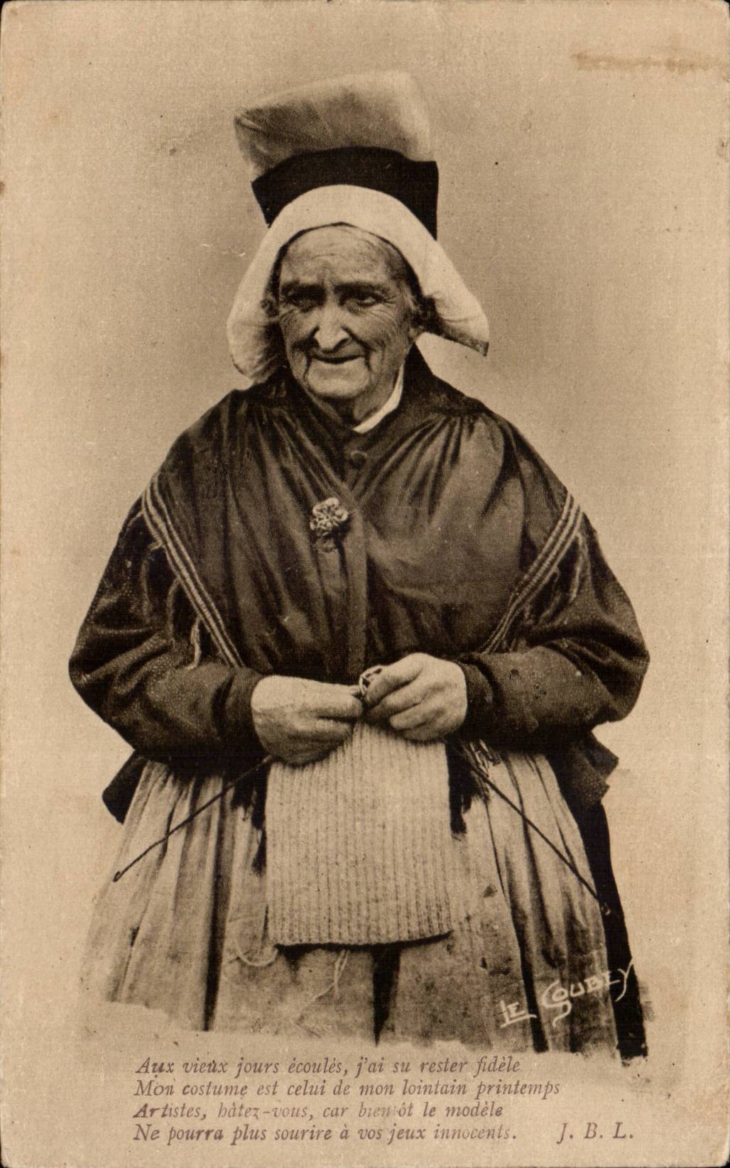 CPA Normandie Femme Coiffe costume