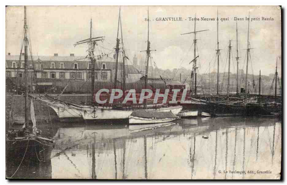CPA Granville Terre Neuvas a quai dans le petit bassin