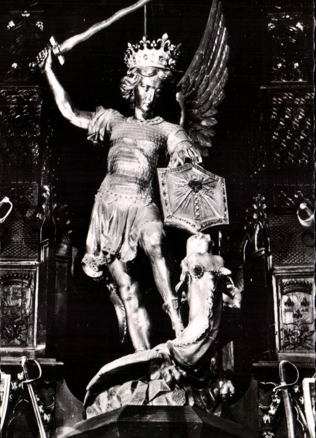 CPSM Mont Saint Michel Eglise paroissiale Statue de l archange