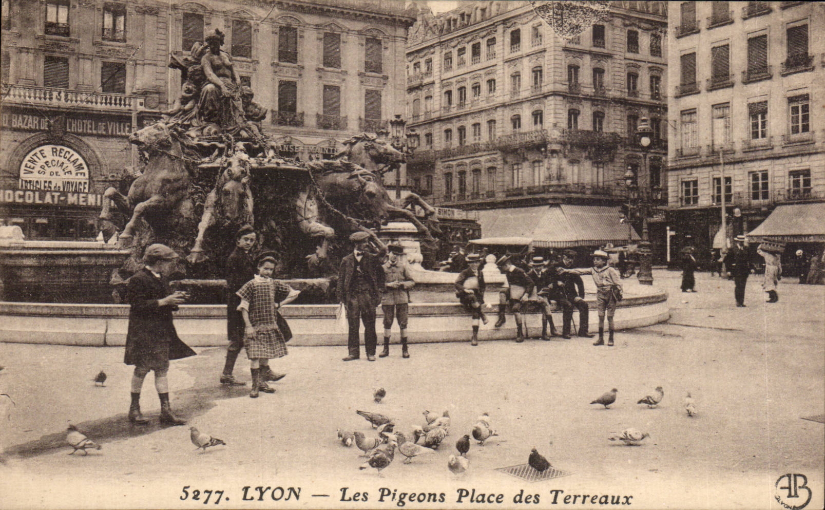 LYON — Les Pigeons Place des Terreaux — AB Lyon