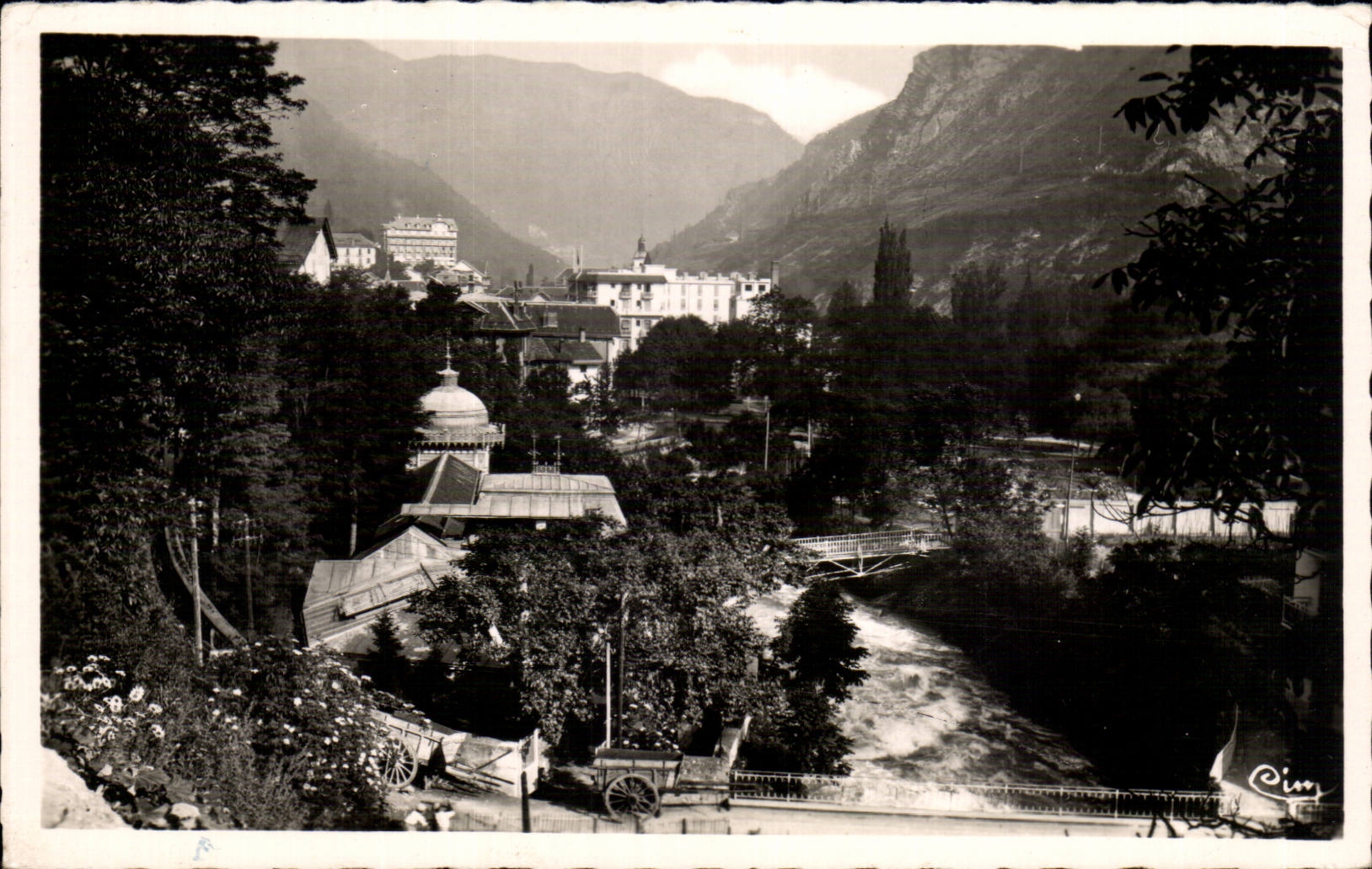 CPSM Brides les Bains Le Doron et vue des hotels