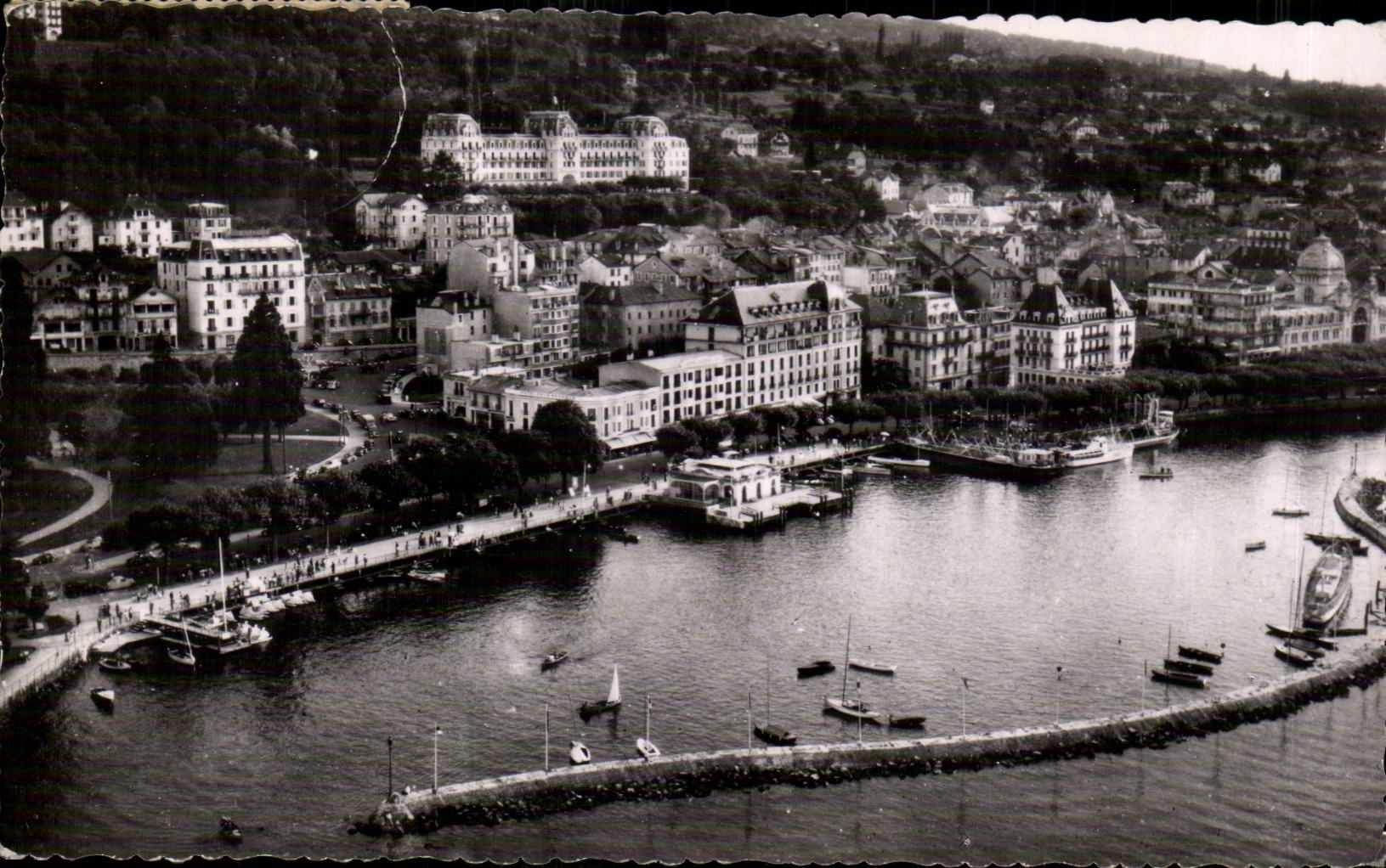 CPSM Evian les Bains Vue aerienne sur le port et les hotels