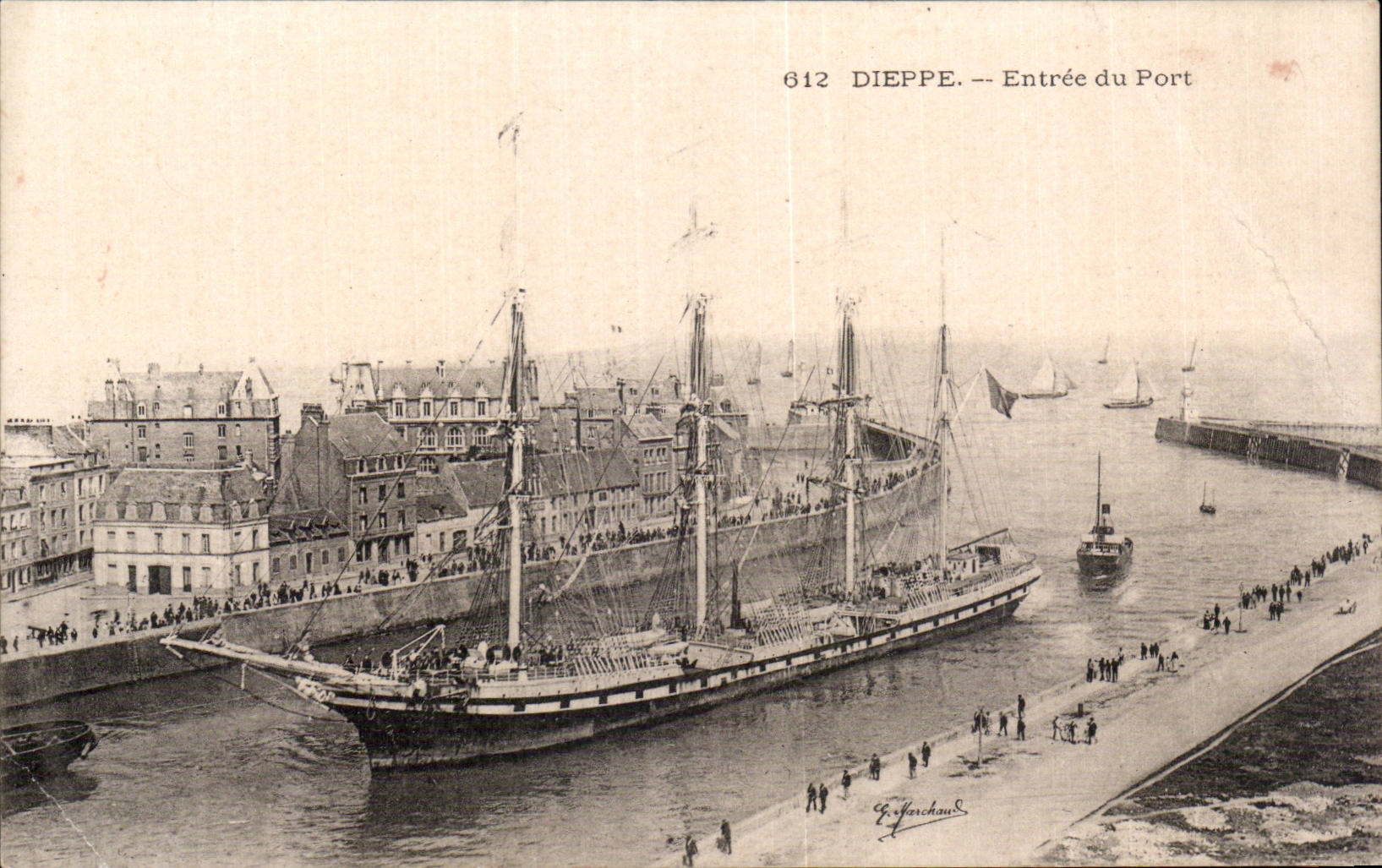 Dieppe - Entree du Port Bateau Voilier - CPA 