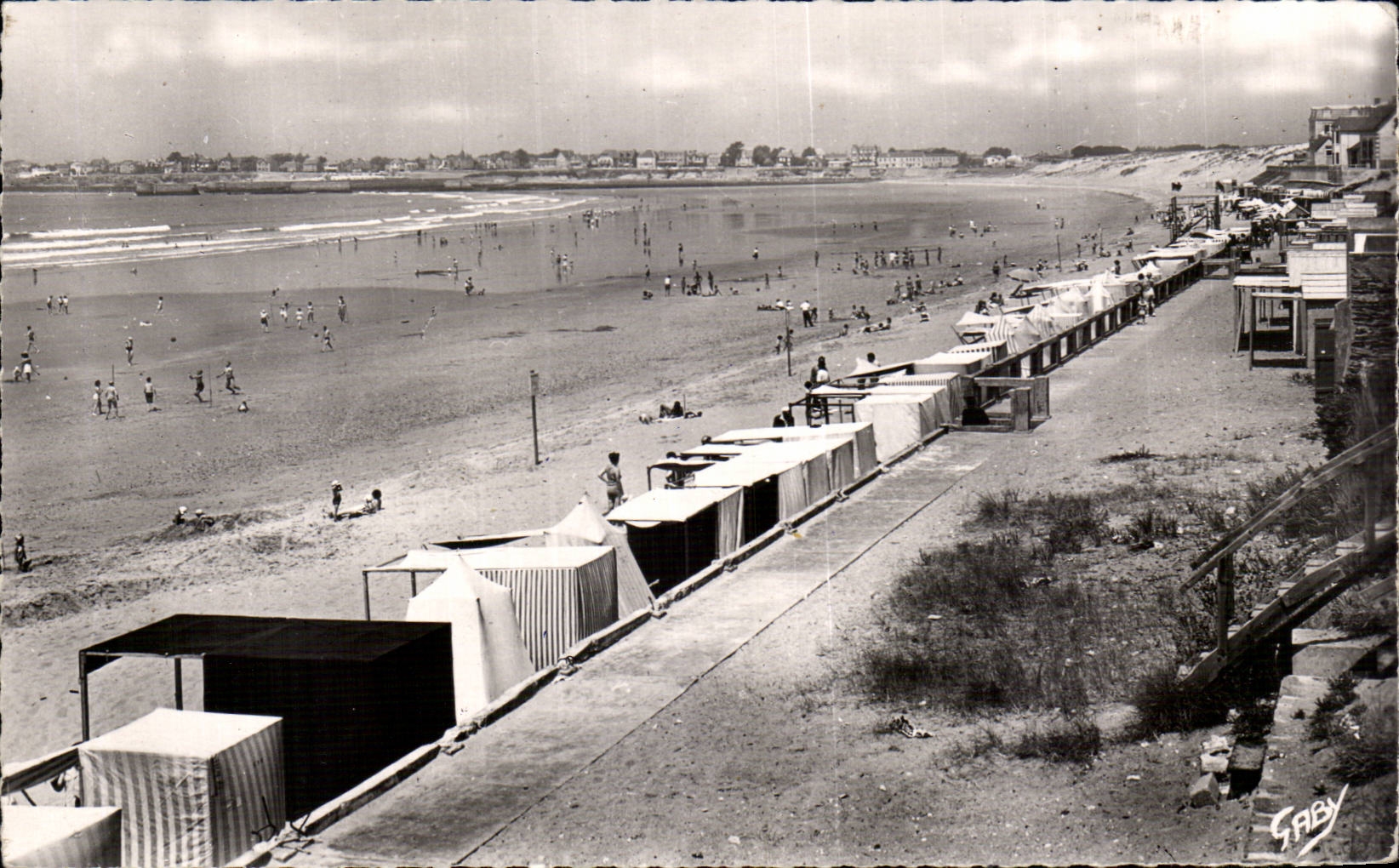Saint-Gilles-sur-Vie — Plage animée — Éditions Gaby