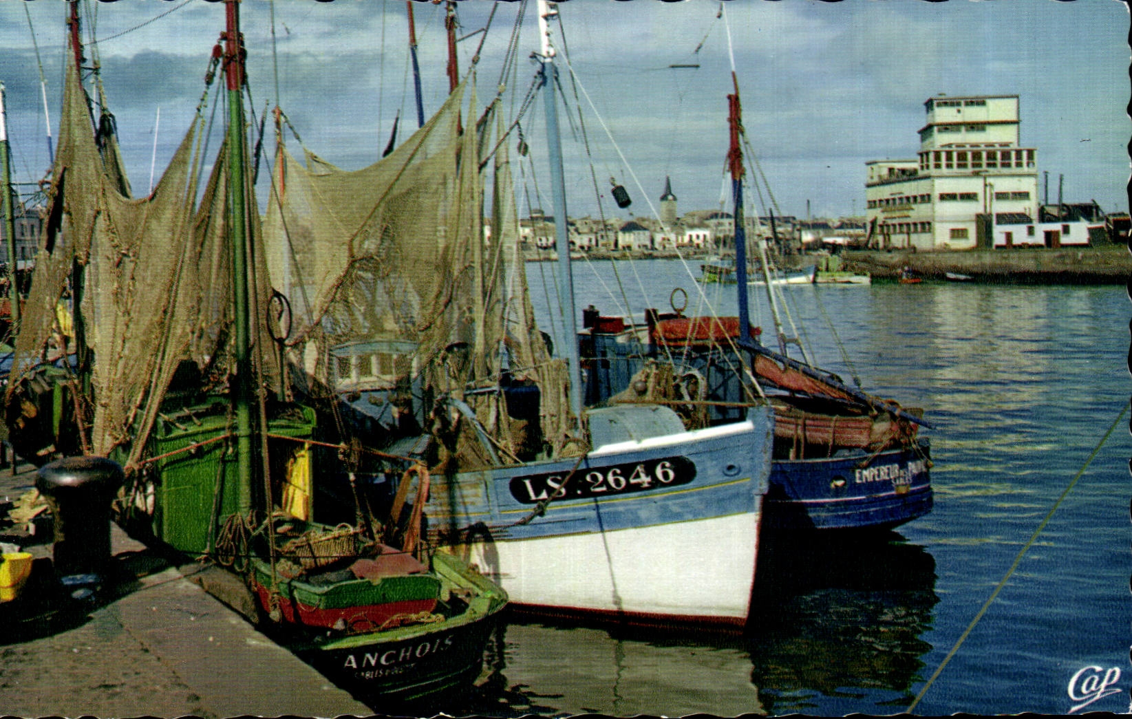 Sables d Olonne - Les Thoniers dans le Port - CPA