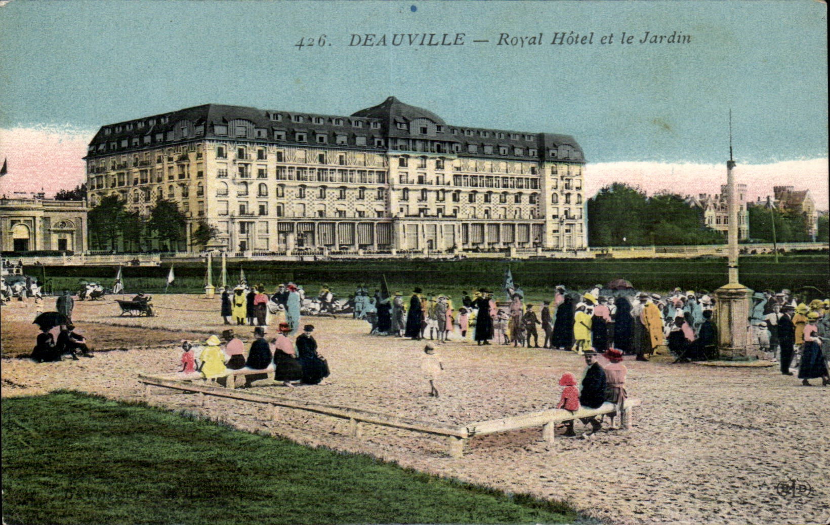 Deauville - Royal Hotel et la Plage - CPA