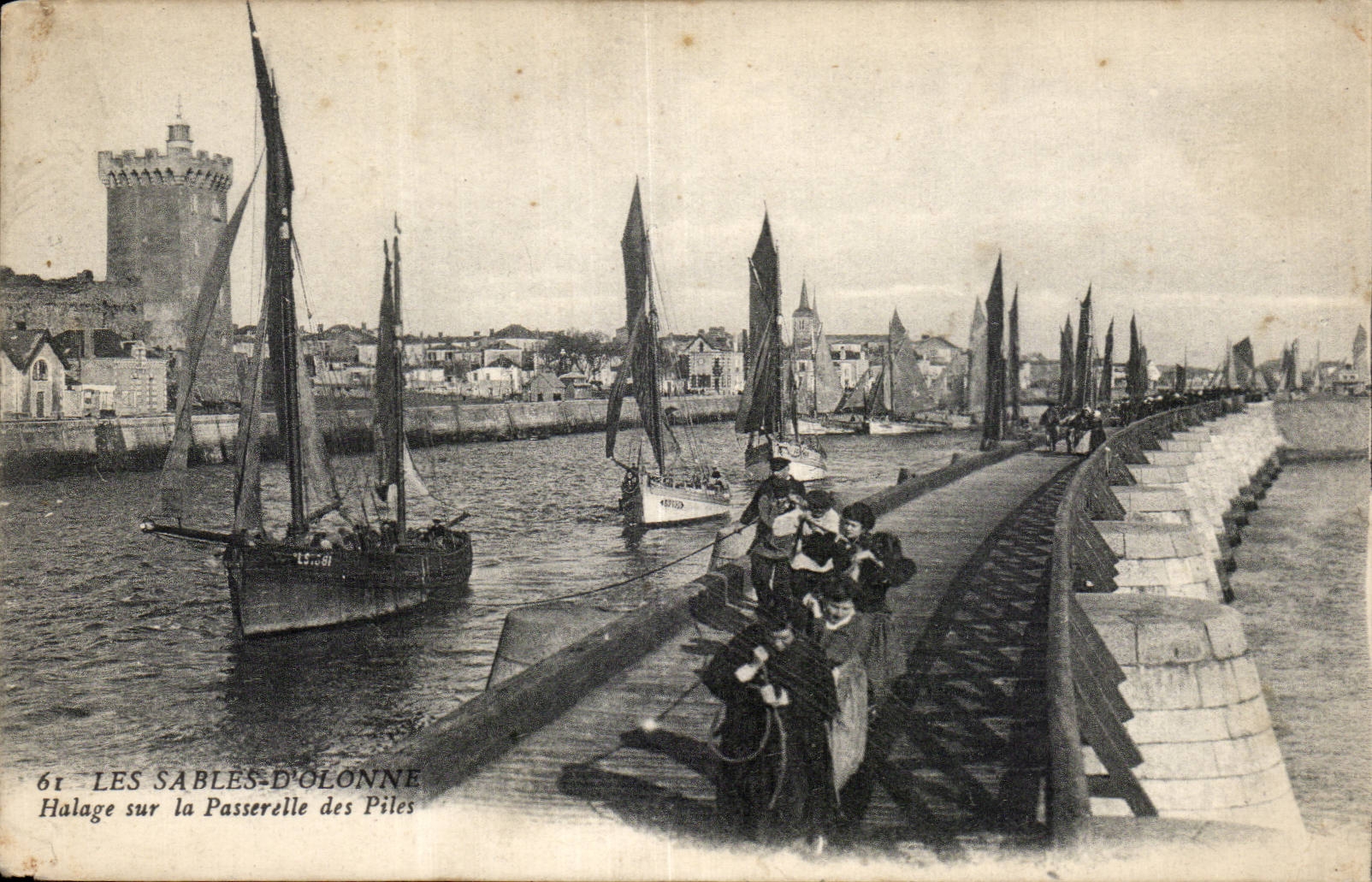 Sables d Olonne - Halage sur la Passerelle des Piles - CPA 