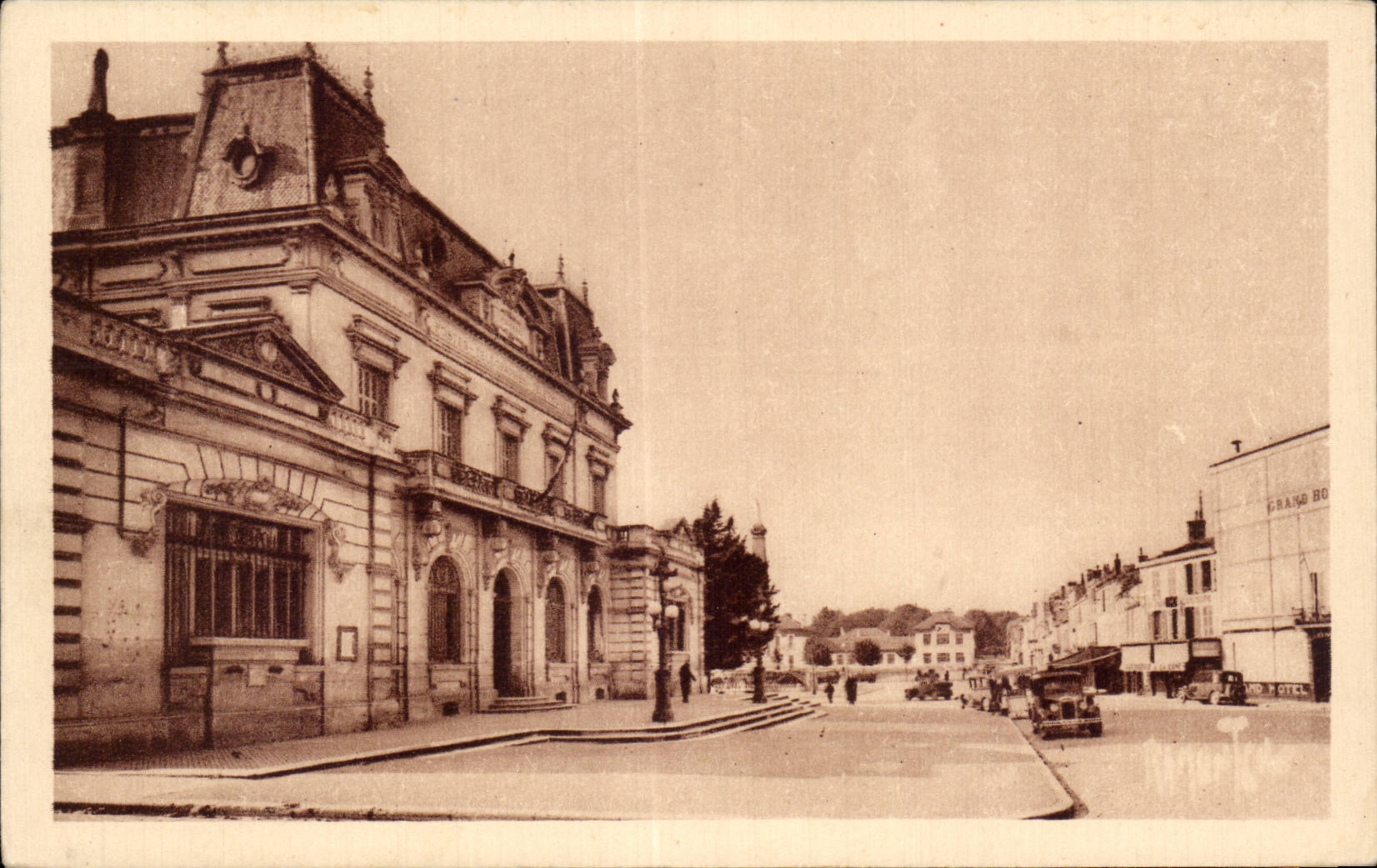 Rochefort sur Mer - La Poste et l Avenue Zola - CPA 