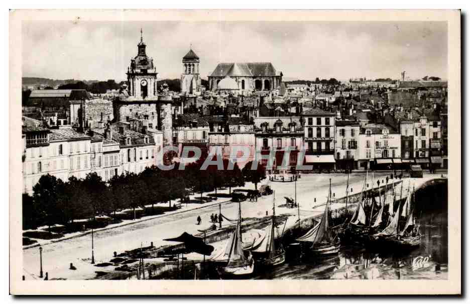 La Rochelle — Vue vers la Grosse Horloge et la Cathédrale — C.P.A.P.H.I.L. (50)