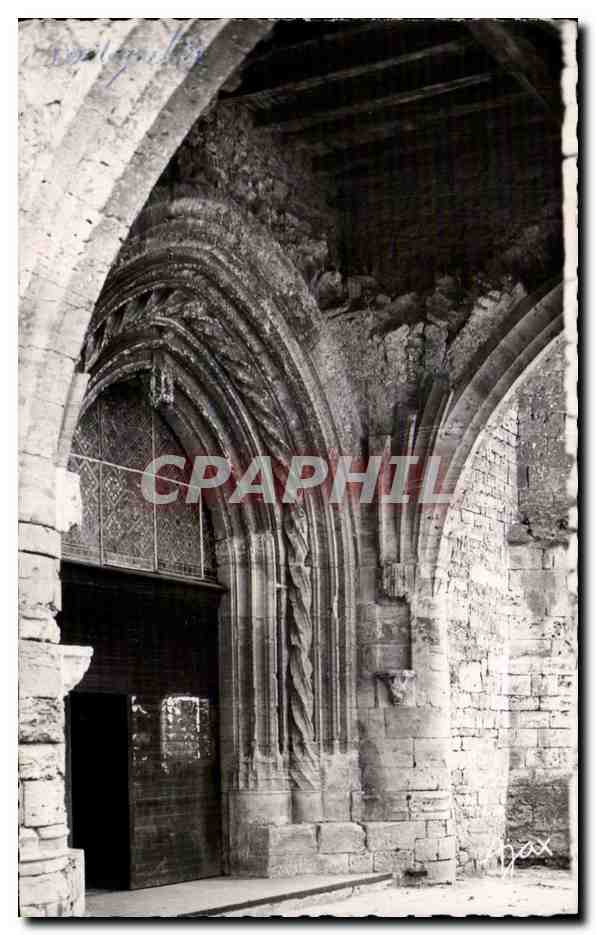 CPSM Belves Le porche de l eglise