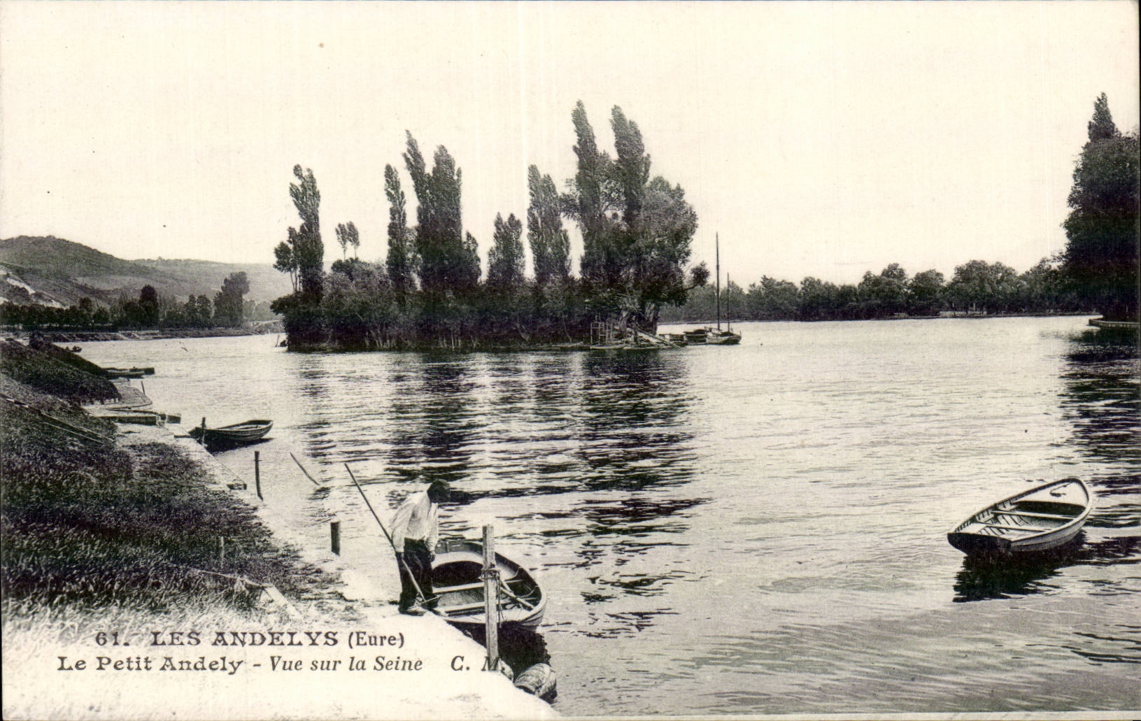 CPA Les Andelys Le petit Andely Vue sur la Seine 