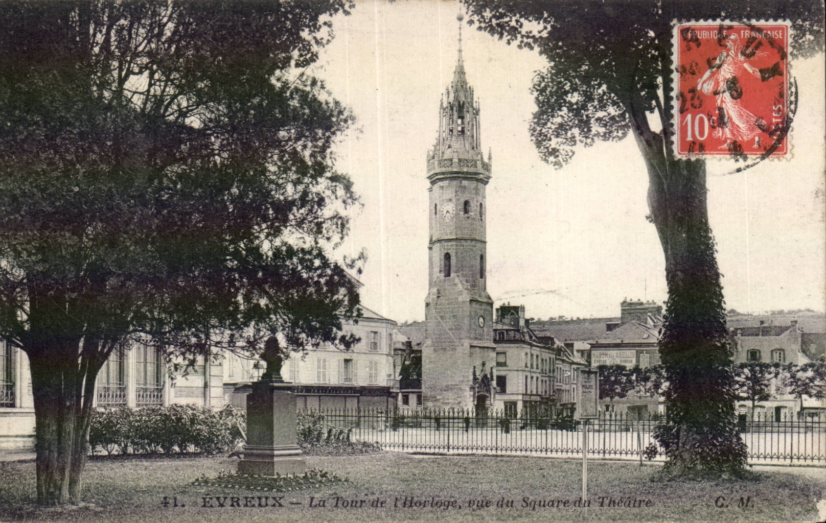 CPA Evreux La tour de l horloge vue du square du theatre